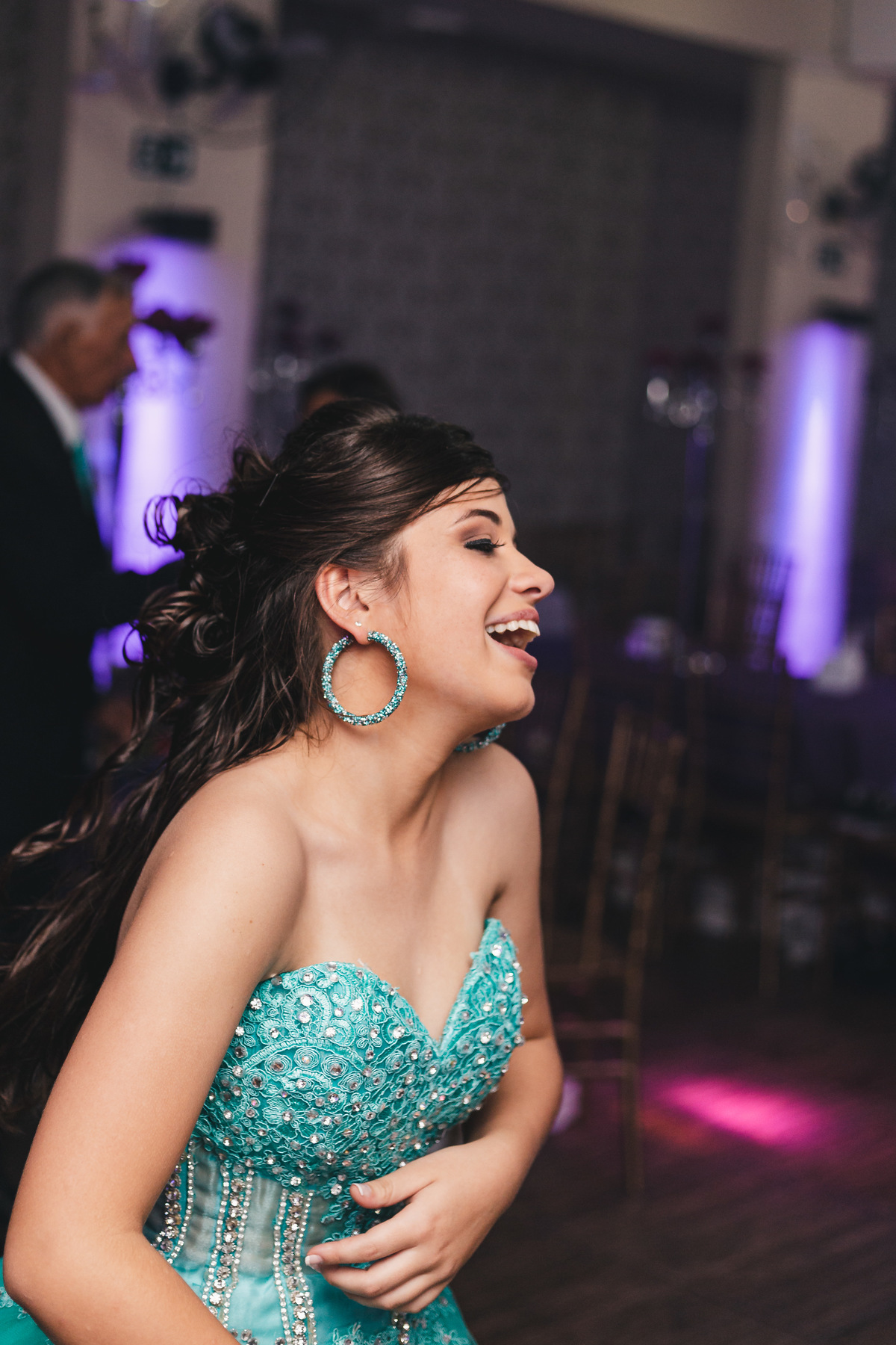 festa aniversario debutante 15 anos no Buffet Disney & Personalitte | sonho de princesa valsa cerimonia vestido inspiracao ideias criatividade decoracao | fotografo em Guaruja Ton Prans Fotografia