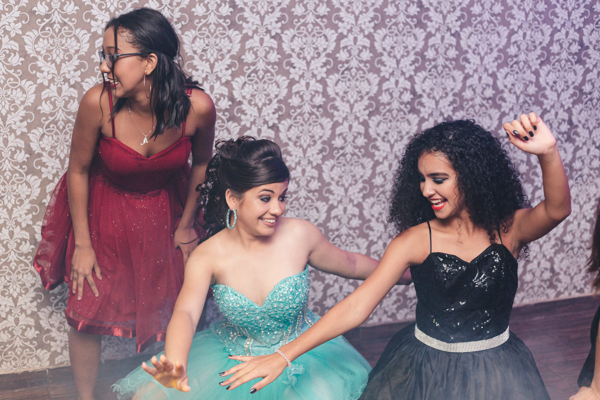 festa aniversario debutante 15 anos no Buffet Disney & Personalitte | sonho de princesa valsa cerimonia vestido inspiracao ideias criatividade decoracao | fotografo em Guaruja Ton Prans Fotografia