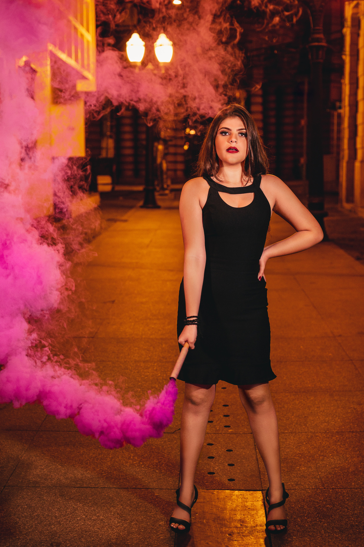 Ton Prans Fotografia | Ensaio debutante 15 anos da Ana Maria em Guarujá e Santos | sol natureza praia sorriso princesa modelo tumblr aniversário santos centro luzinhas fio de led fumaça amigos noite