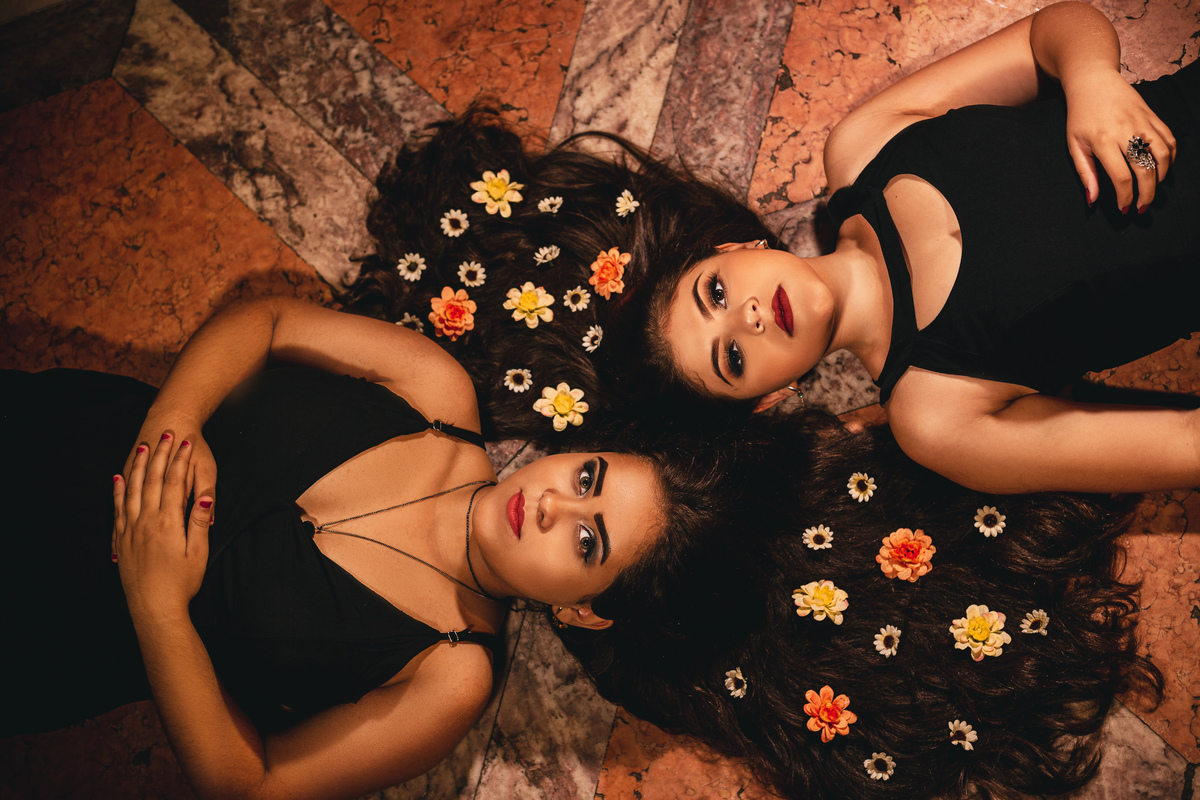 Ton Prans Fotografia | Ensaio debutante 15 anos da Ana Maria em Guarujá e Santos | sol natureza praia sorriso princesa modelo tumblr aniversário santos centro luzinhas fio de led fumaça amigos noite