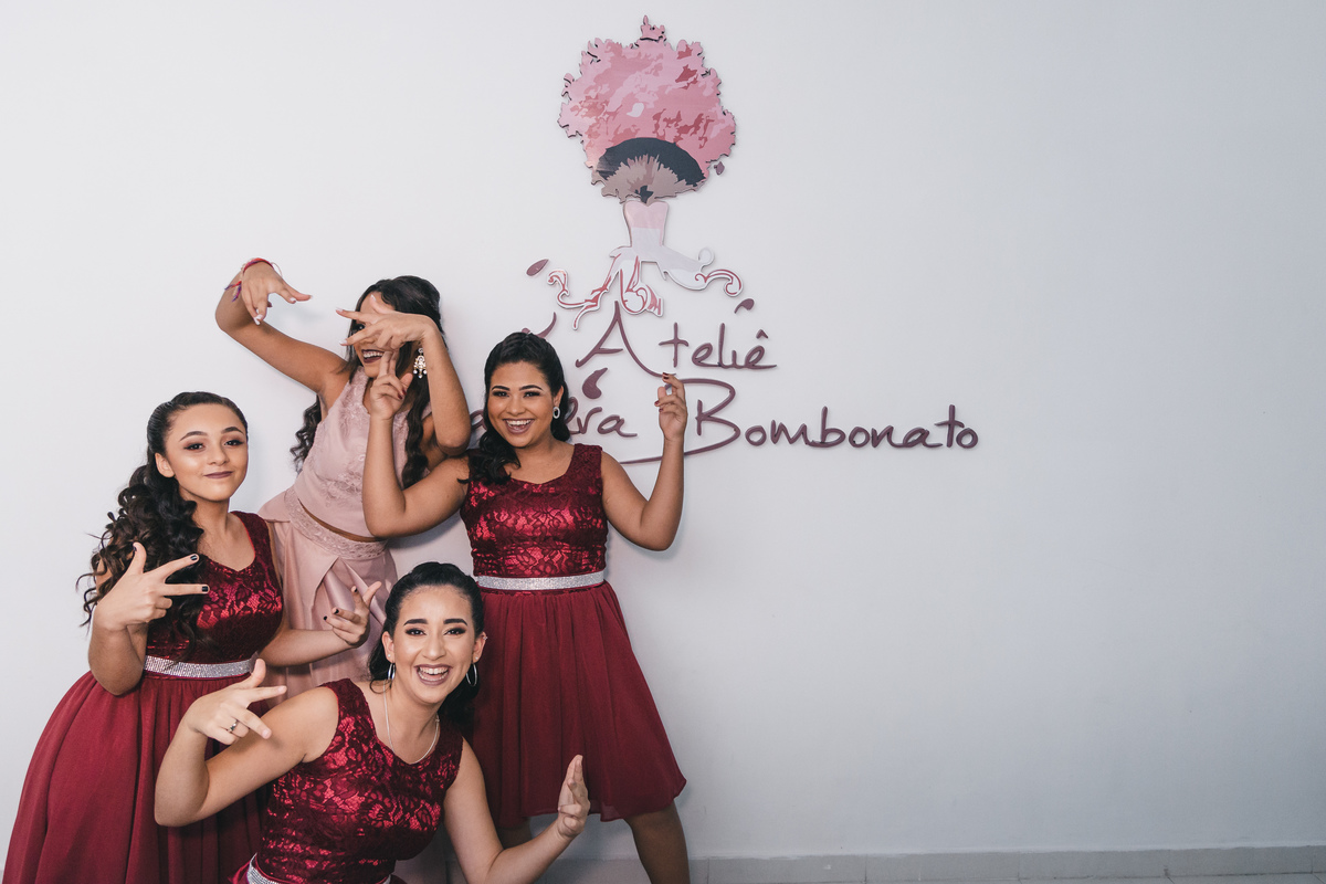 Ton Prans Fotografia | Making Of  debutante 15 anos da Maria Eduarda no Guarujá no Ateliê Alexandra Bombonato | Festa Aniversario Maquiagem Makeup Make