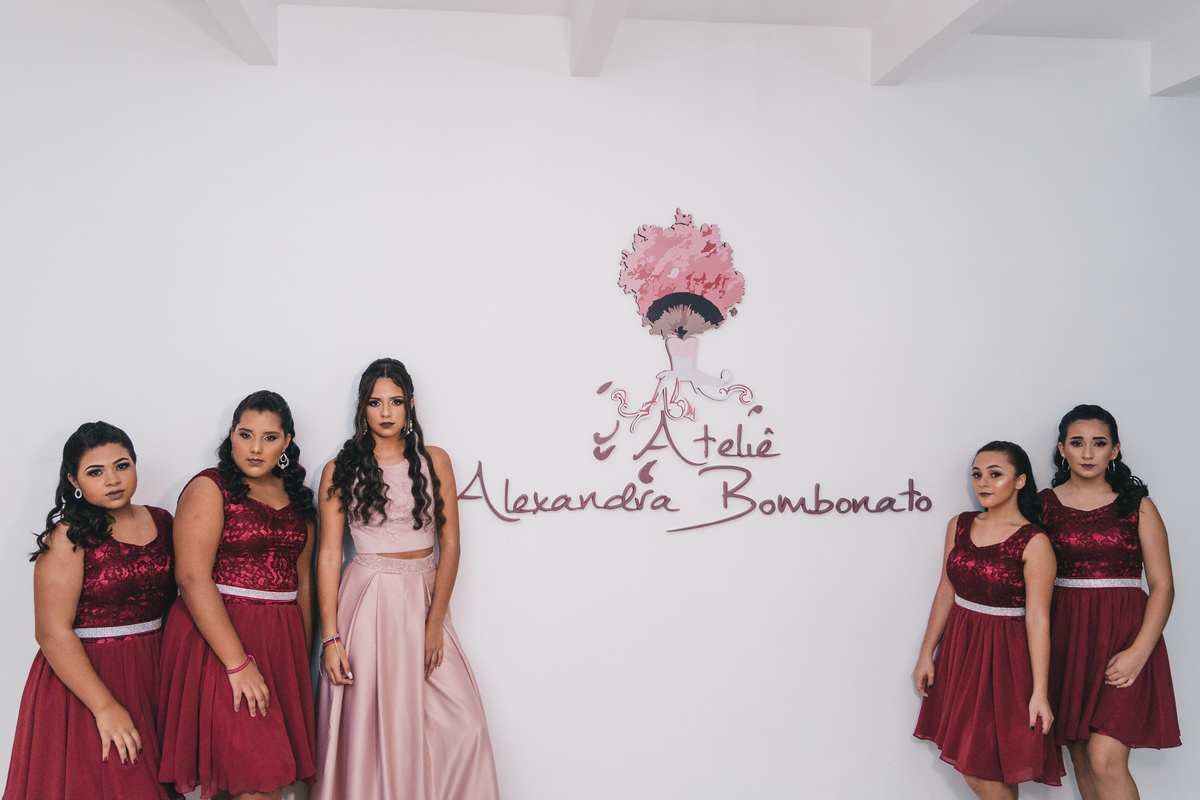 Ton Prans Fotografia | Making Of  debutante 15 anos da Maria Eduarda no Guarujá no Ateliê Alexandra Bombonato | Festa Aniversario Maquiagem Makeup Make