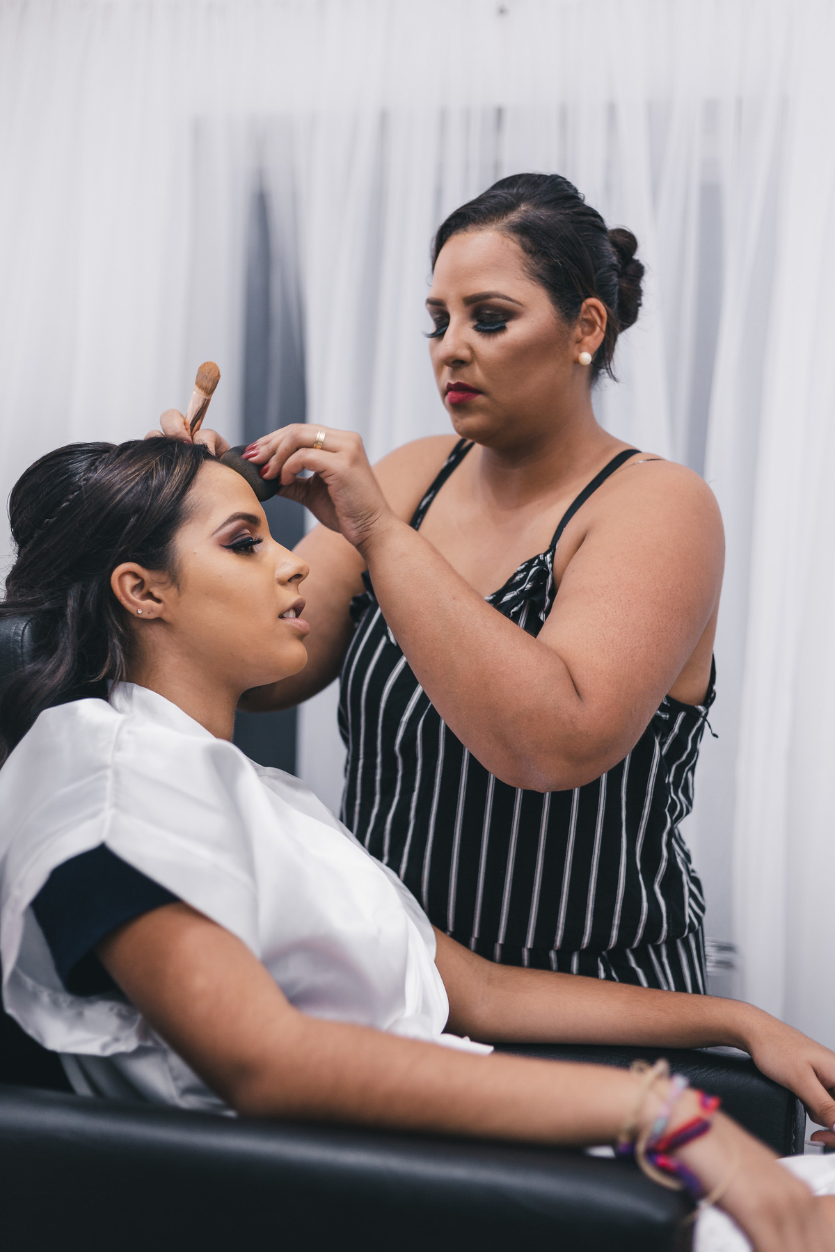 Ton Prans Fotografia | Making Of  debutante 15 anos da Maria Eduarda no Guarujá no Ateliê Alexandra Bombonato | Festa Aniversario Maquiagem Makeup Make