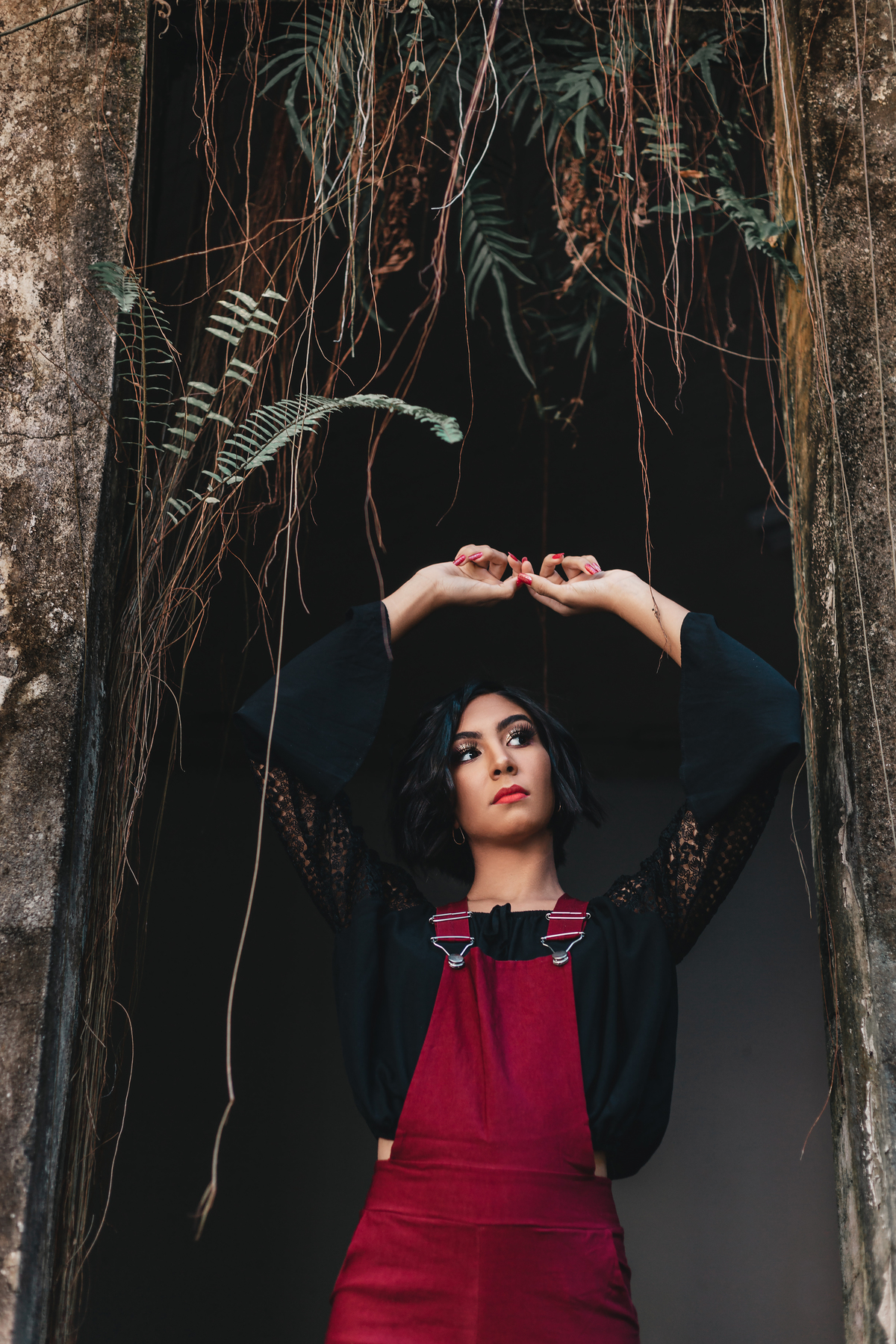 ensaio fotografico book debutante 15 anos em uma Casa Abandonada | inspiracao ideias criatividade poses modelo | fotografo em Guaruja Ton Prans Fotografia
