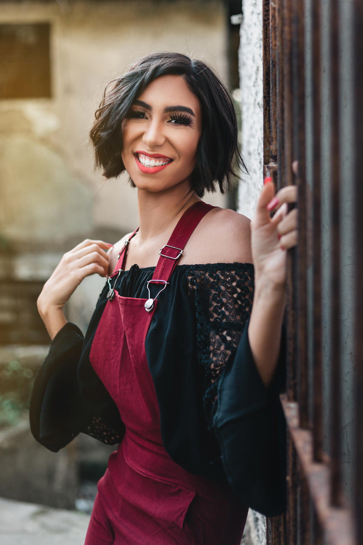 ensaio fotografico book debutante 15 anos em uma Casa Abandonada | inspiracao ideias criatividade poses modelo | fotografo em Guaruja Ton Prans Fotografia