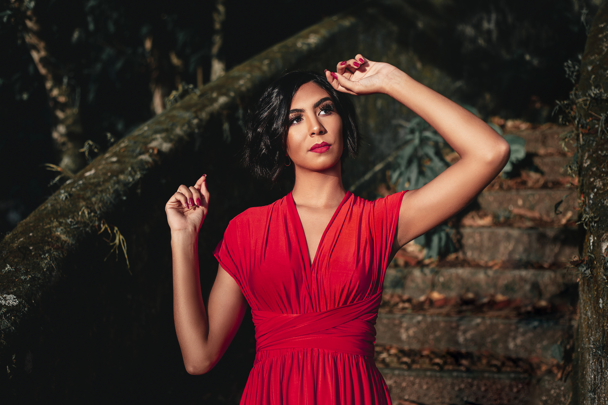 ensaio fotografico book debutante 15 anos em uma Casa Abandonada | inspiracao ideias criatividade poses modelo | fotografo em Guaruja Ton Prans Fotografia