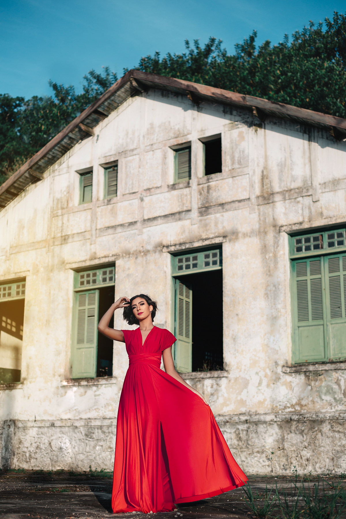 ensaio fotografico book debutante 15 anos em uma Casa Abandonada | inspiracao ideias criatividade poses modelo | fotografo em Guaruja Ton Prans Fotografia
