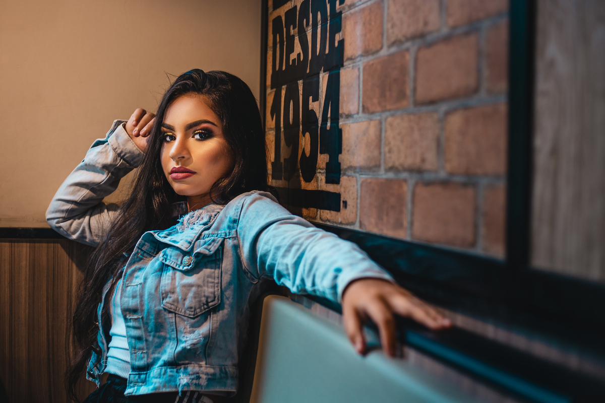 ensaio fotografico book debutante 15 anos no BK Burger King | inspiracao ideias criatividade poses modelo | fotografo em Guaruja Ton Prans Fotografia