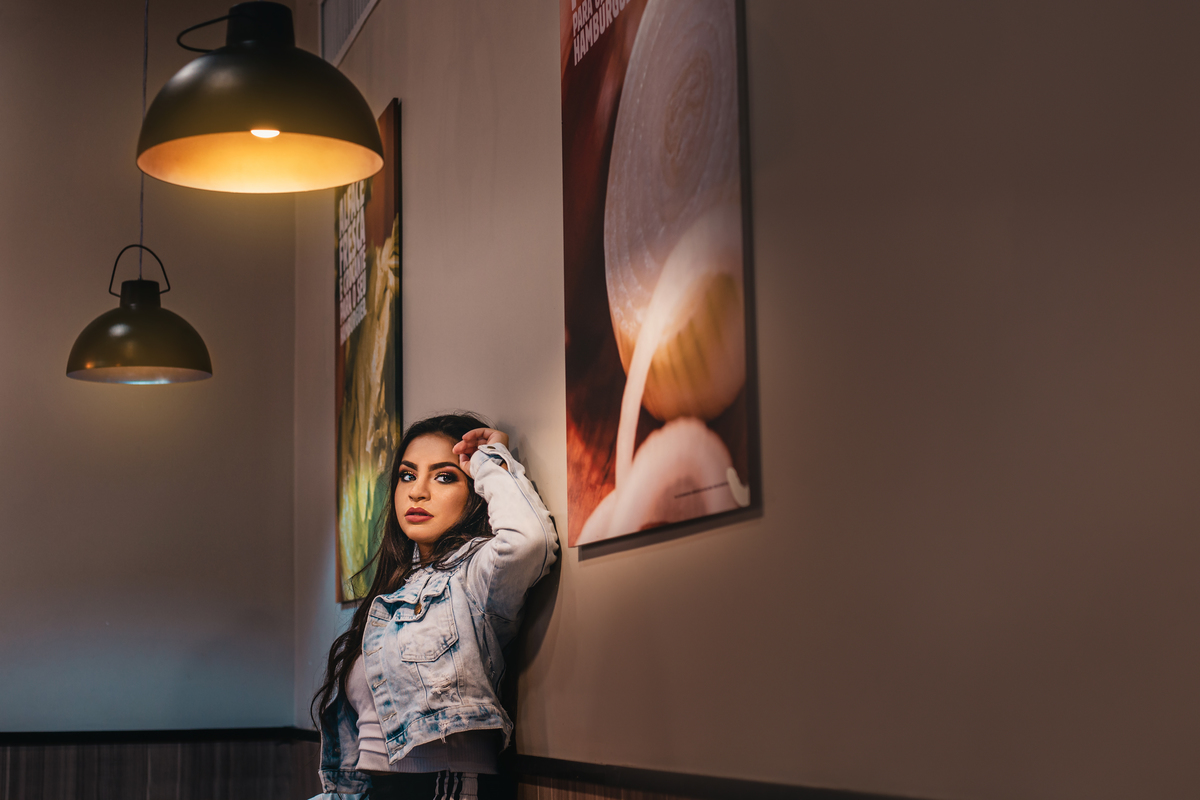 ensaio fotografico book debutante 15 anos no BK Burger King | inspiracao ideias criatividade poses modelo | fotografo em Guaruja Ton Prans Fotografia