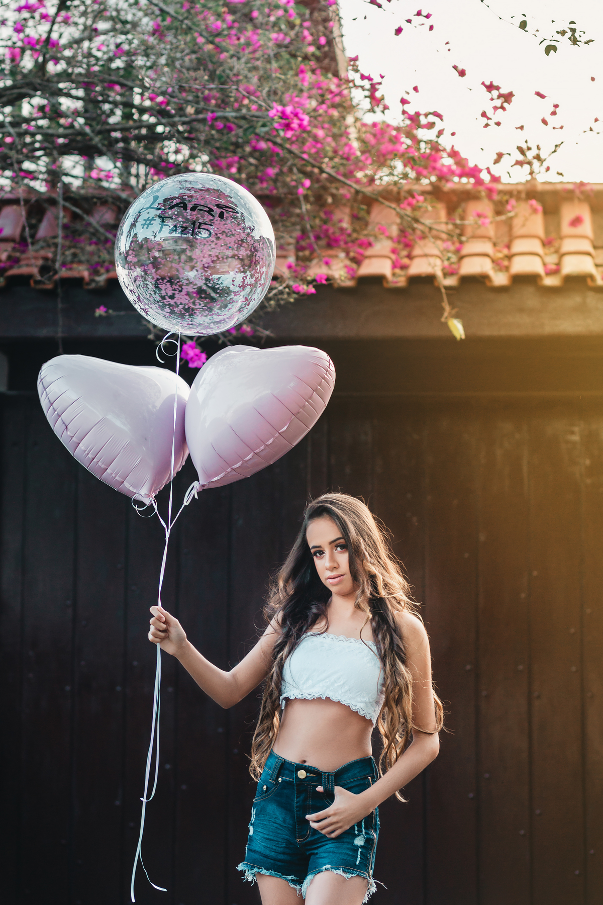 ensaio fotografico book debutante 15 anos Guaiuba no Guaruja | inspiracao ideias criatividade poses modelo balao baloes | fotografo em Guaruja Ton Prans Fotografia