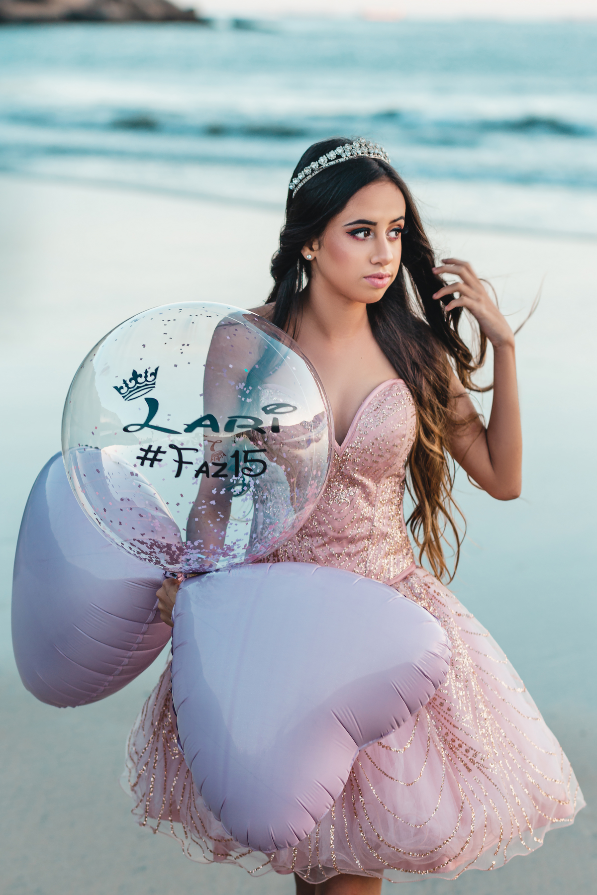 ensaio fotografico book debutante 15 anos Guaiuba no Guaruja | inspiracao ideias criatividade poses modelo balao baloes | fotografo em Guaruja Ton Prans Fotografia