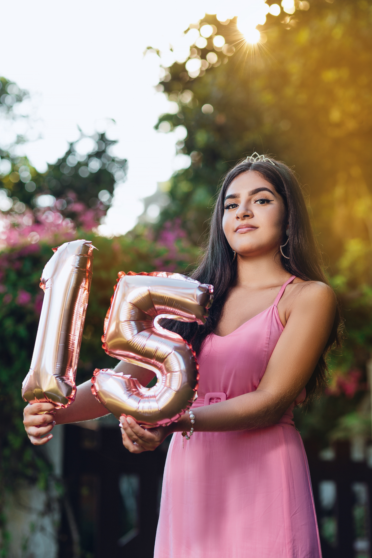 ensaio fotografico book debutante 15 anos Guaiuba no Guaruja | inspiracao ideias criatividade poses modelo balao baloes | fotografo em Guaruja Ton Prans Fotografia