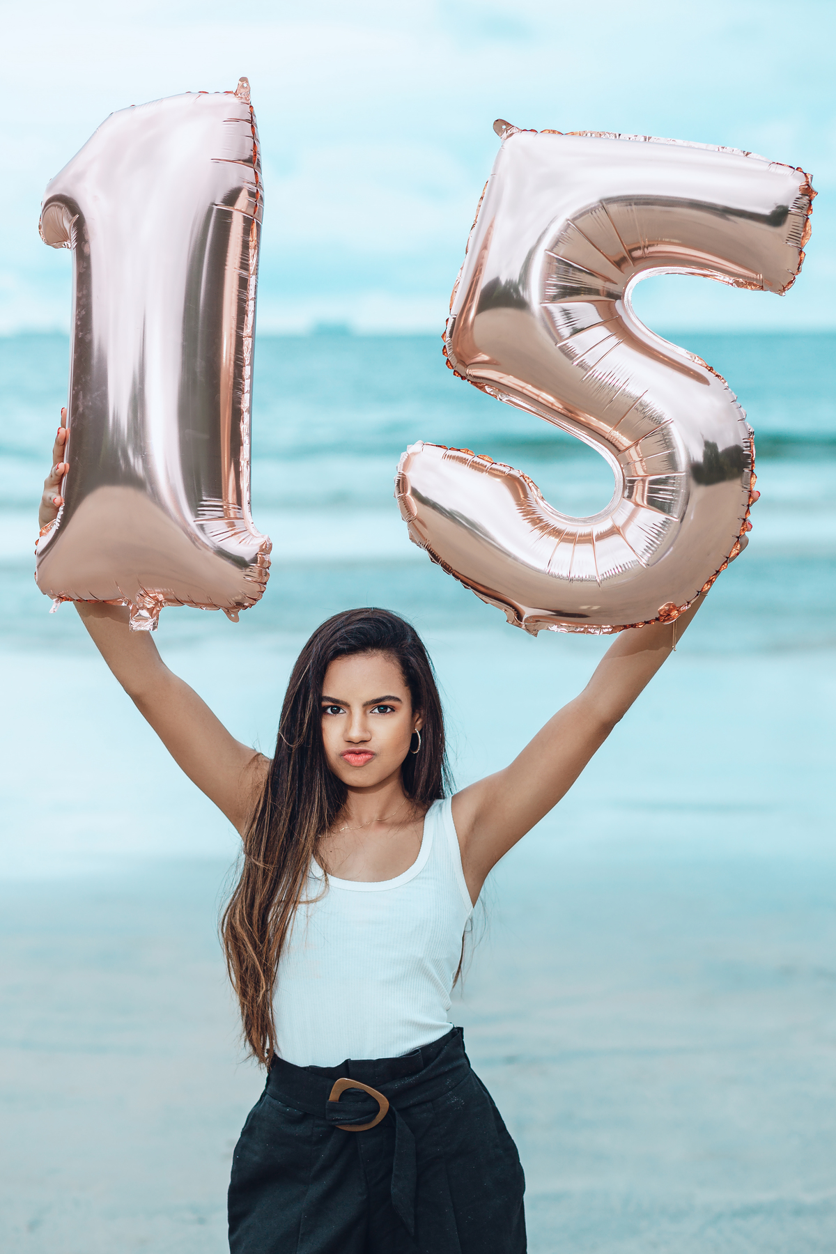 ensaio fotografico book debutante 15 anos na praia do Guaiuba | inspiracao ideias criatividade poses modelo | fotografo em Guaruja Ton Prans Fotografia
