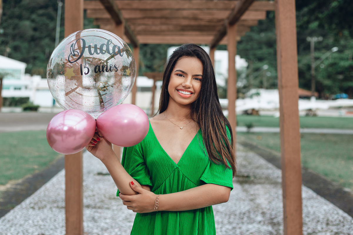 ensaio fotografico book debutante 15 anos na praia do Guaiuba | inspiracao ideias criatividade poses modelo | fotografo em Guaruja Ton Prans Fotografia