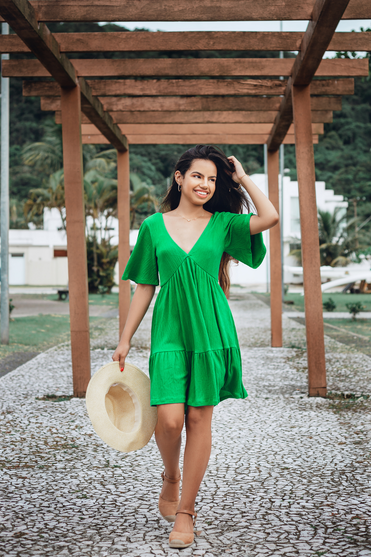 ensaio fotografico book debutante 15 anos na praia do Guaiuba | inspiracao ideias criatividade poses modelo | fotografo em Guaruja Ton Prans Fotografia