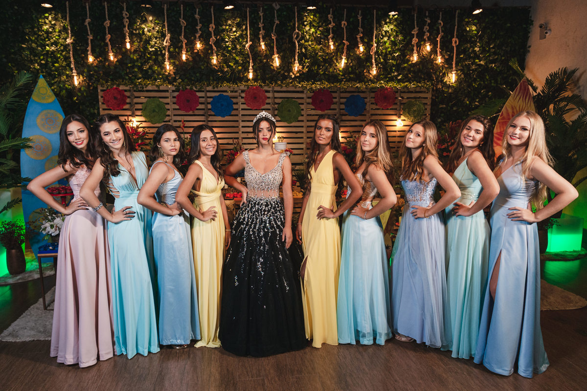 festa aniversario debutante 15 anos no Espaço Atmosphera | sonho de princesa valsa cerimonia vestido inspiracao ideias criatividade decoracao surf havai | fotografo em Guaruja Ton Prans Fotografia