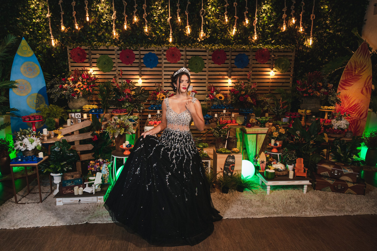 festa aniversario debutante 15 anos no Espaço Atmosphera | sonho de princesa valsa cerimonia vestido inspiracao ideias criatividade decoracao surf havai | fotografo em Guaruja Ton Prans Fotografia