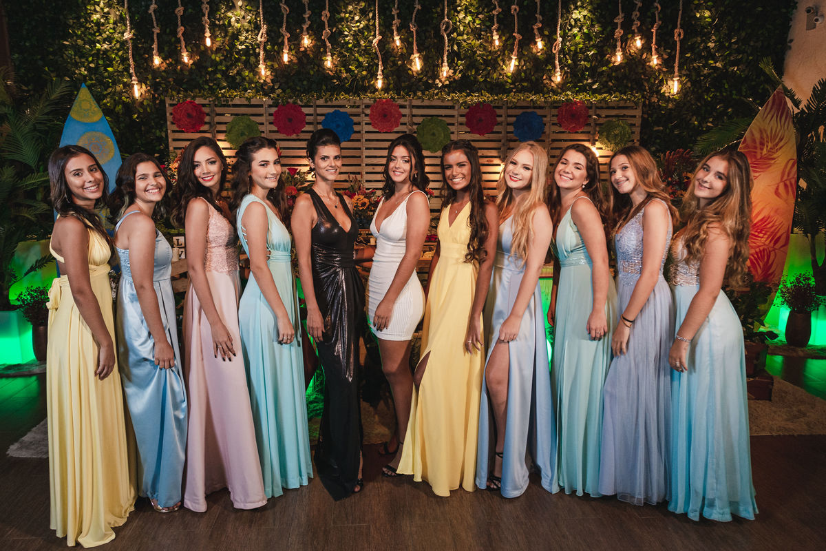 festa aniversario debutante 15 anos no Espaço Atmosphera | sonho de princesa valsa cerimonia vestido inspiracao ideias criatividade decoracao surf havai | fotografo em Guaruja Ton Prans Fotografia