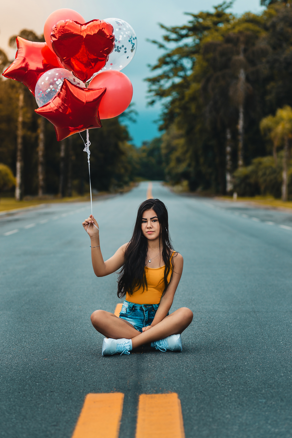 ensaio fotografico book debutante 15 anos na praia do Iporanga, Estrada e Pier do Joca | com baloes inspiracao ideias criatividade poses modelo | fotografo em Guaruja Ton Prans Fotografia