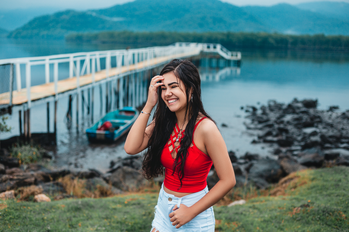 ensaio fotografico book debutante 15 anos na praia do Iporanga, Estrada e Pier do Joca | inspiracao ideias criatividade poses modelo | fotografo em Guaruja Ton Prans Fotografia