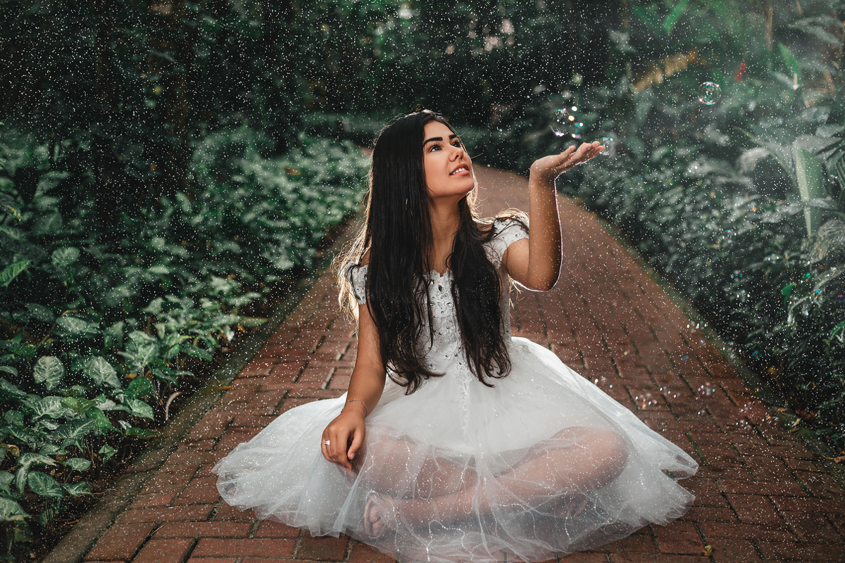 ensaio fotografico book debutante 15 anos na praia do Iporanga, Estrada e Pier do Joca | natureza e vestido branco inspiracao ideias criatividade poses modelo | fotografo em Guaruja Ton Prans Fotografia