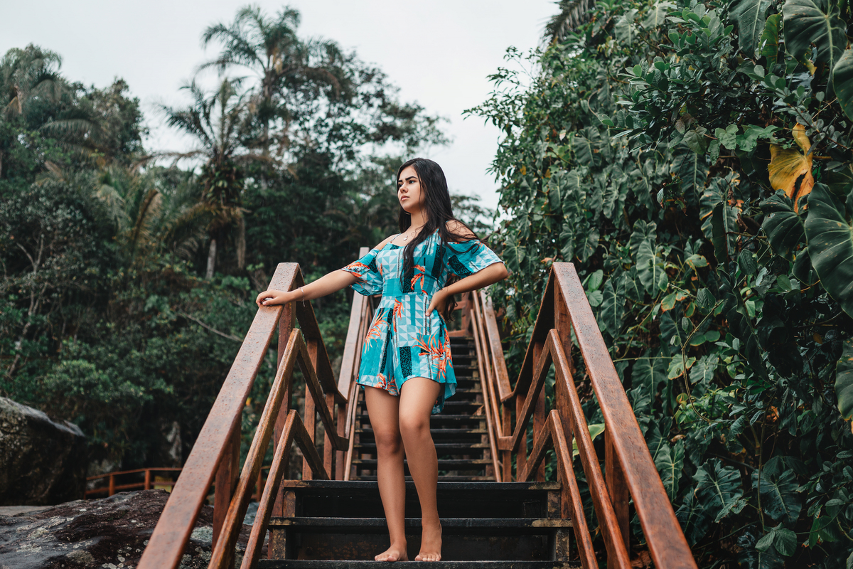 ensaio fotografico book debutante 15 anos na praia do Iporanga, Estrada e Pier do Joca | inspiracao ideias criatividade poses modelo | fotografo em Guaruja Ton Prans Fotografia