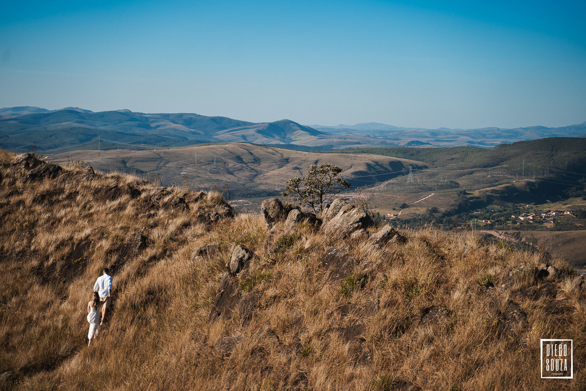 Ensaio pré casamento em Bom Jardim de Minas - por do sol no morro do cristo