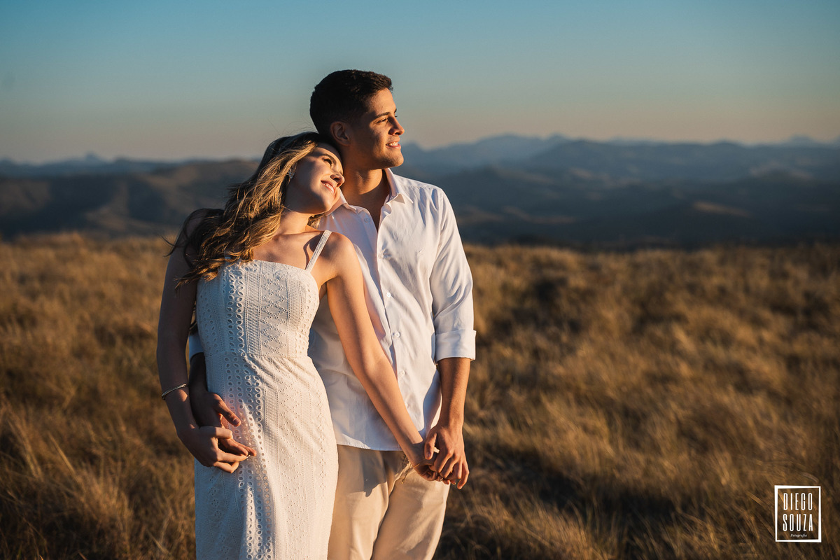 Ensaio pré casamento em Bom Jardim de Minas - por do sol no morro do cristo