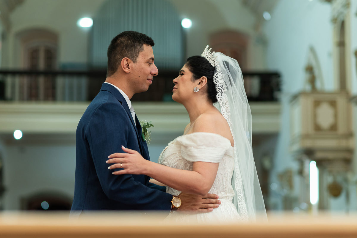 casamento leila e victor na catedral Nossa senhora da glória em Valença-rj
