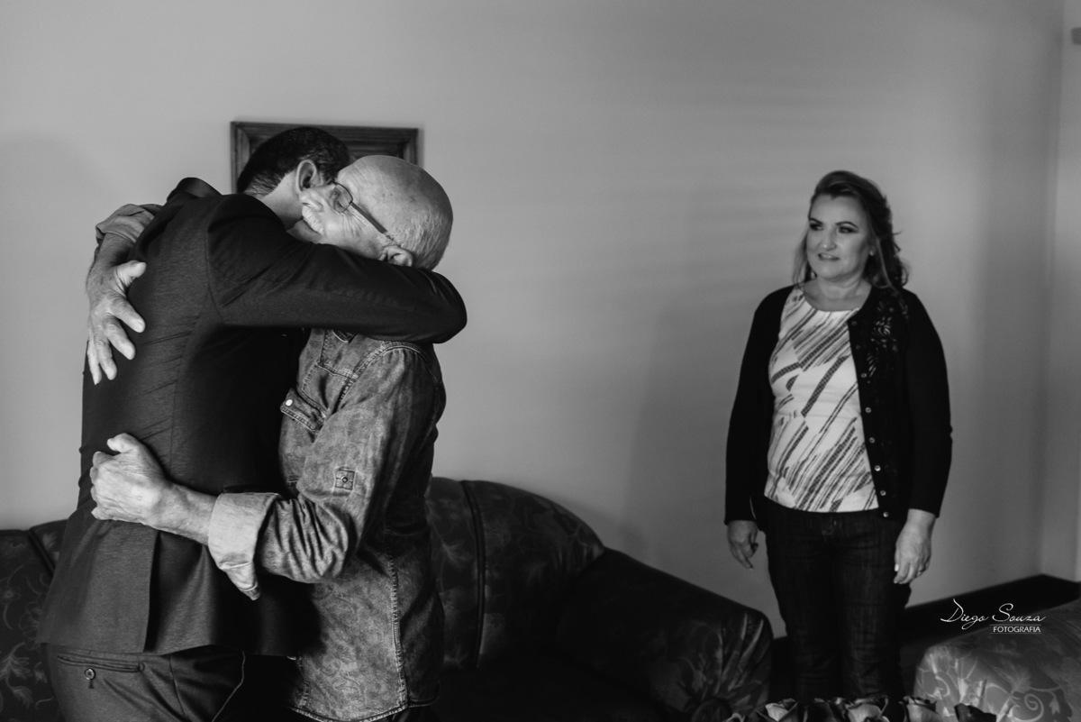 pai abraçando o noivo - barbacena-mg
