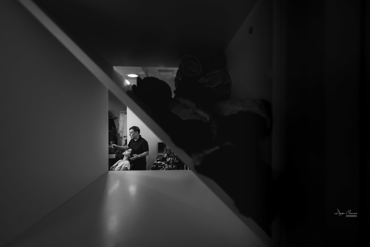 making of da noiva no Salão Amir Nossar em Valença, fotos feitas pelo fotógrafo de casamento Diego Souza Fotografia em Valença-RJ. usando formas geométricas como composição