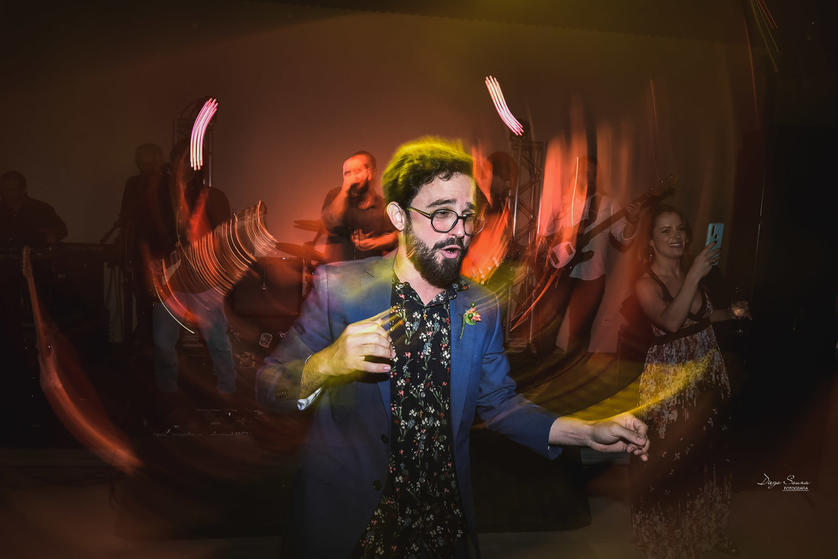 casamento Cristine e Thiago, hotel palmeira imperial em Valença-RJ. fotógrafo Diego souza Fotografia padrinhos bebendo e curtindo a festa, balada