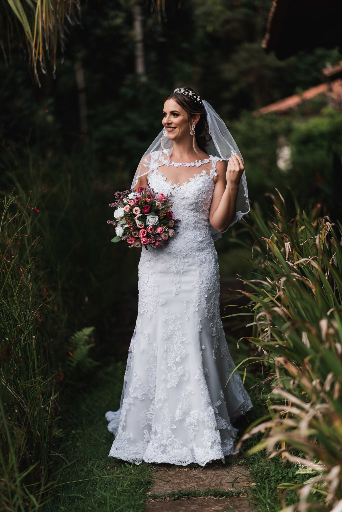 vestido lindo de noiva, casamento de dia no campo