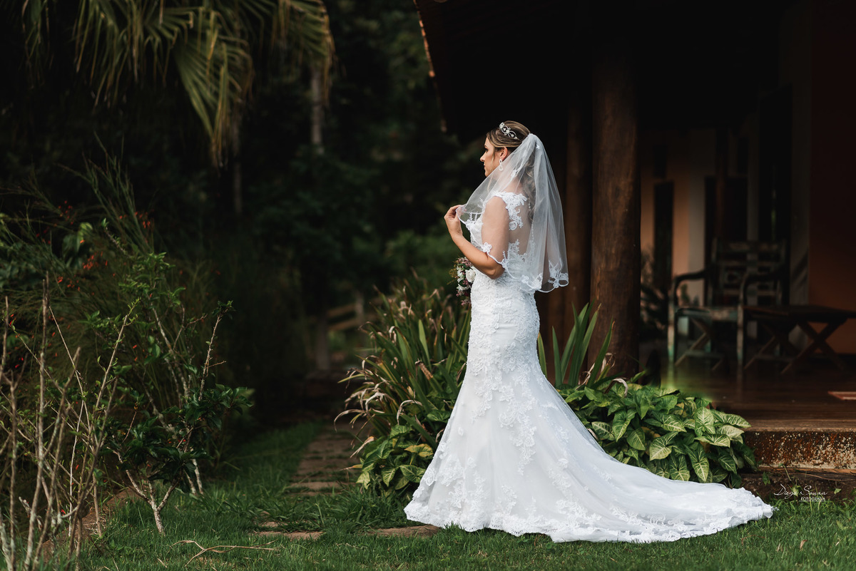 vestido lindo de noiva, casamento de dia no campo