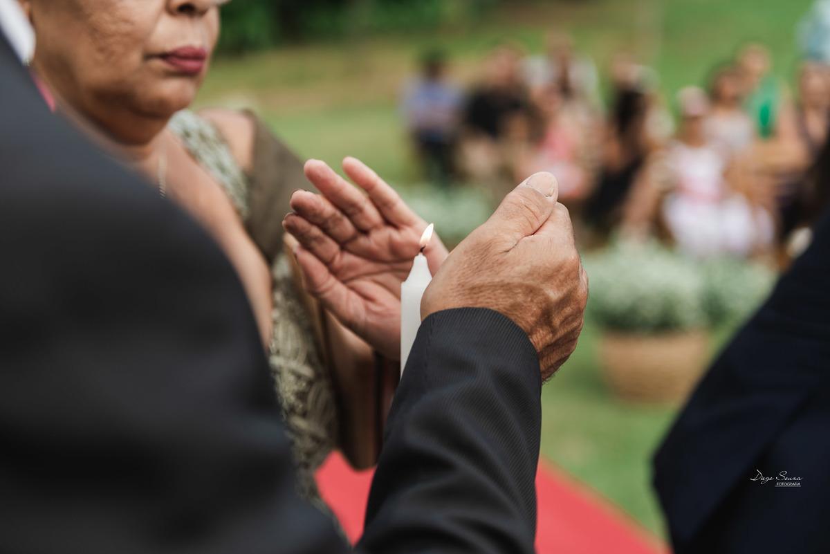 noivo chorando, cerimonia de casamento no campo, de dia em Valença-rj