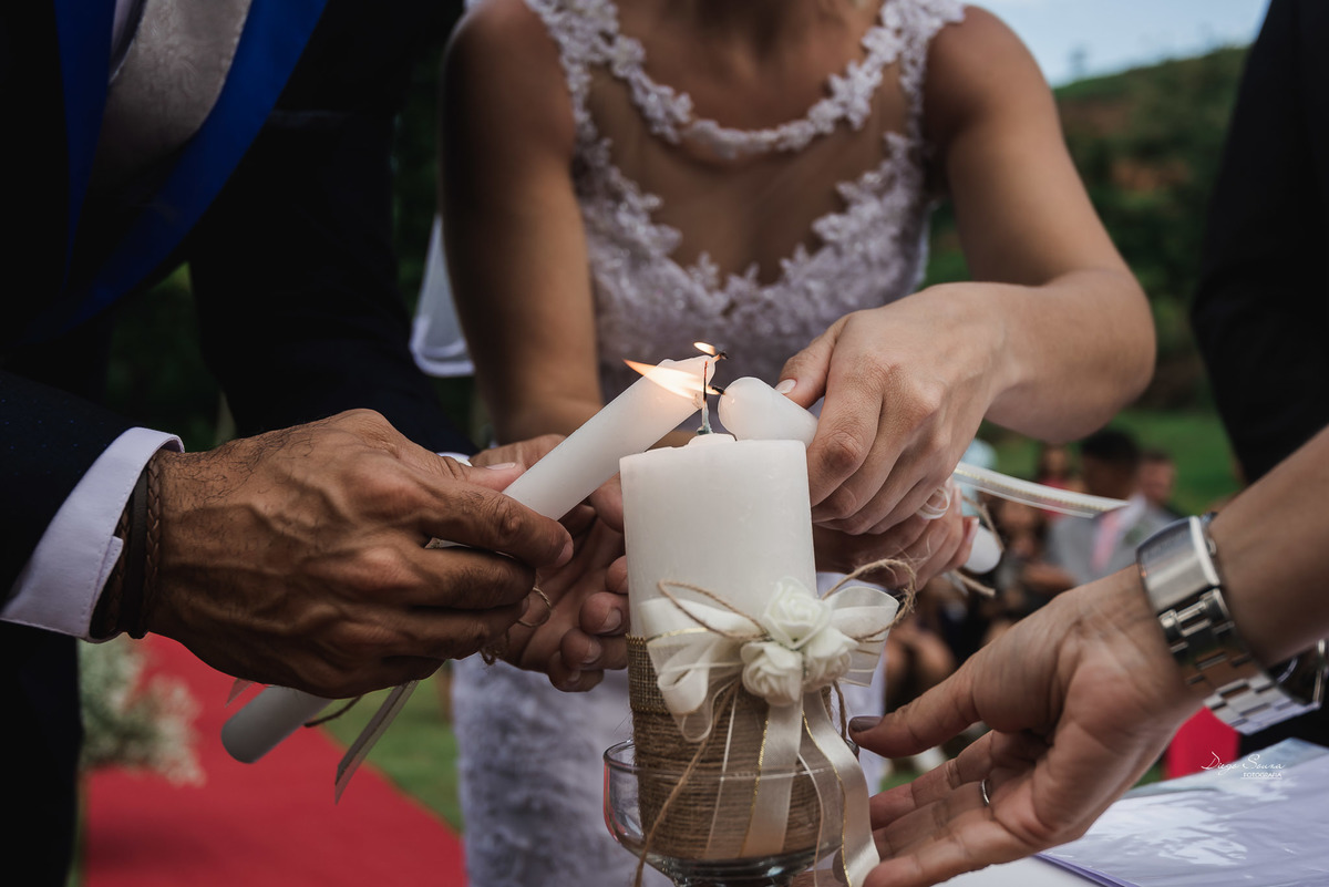 noivo chorando, cerimonia de casamento no campo, de dia em Valença-rj