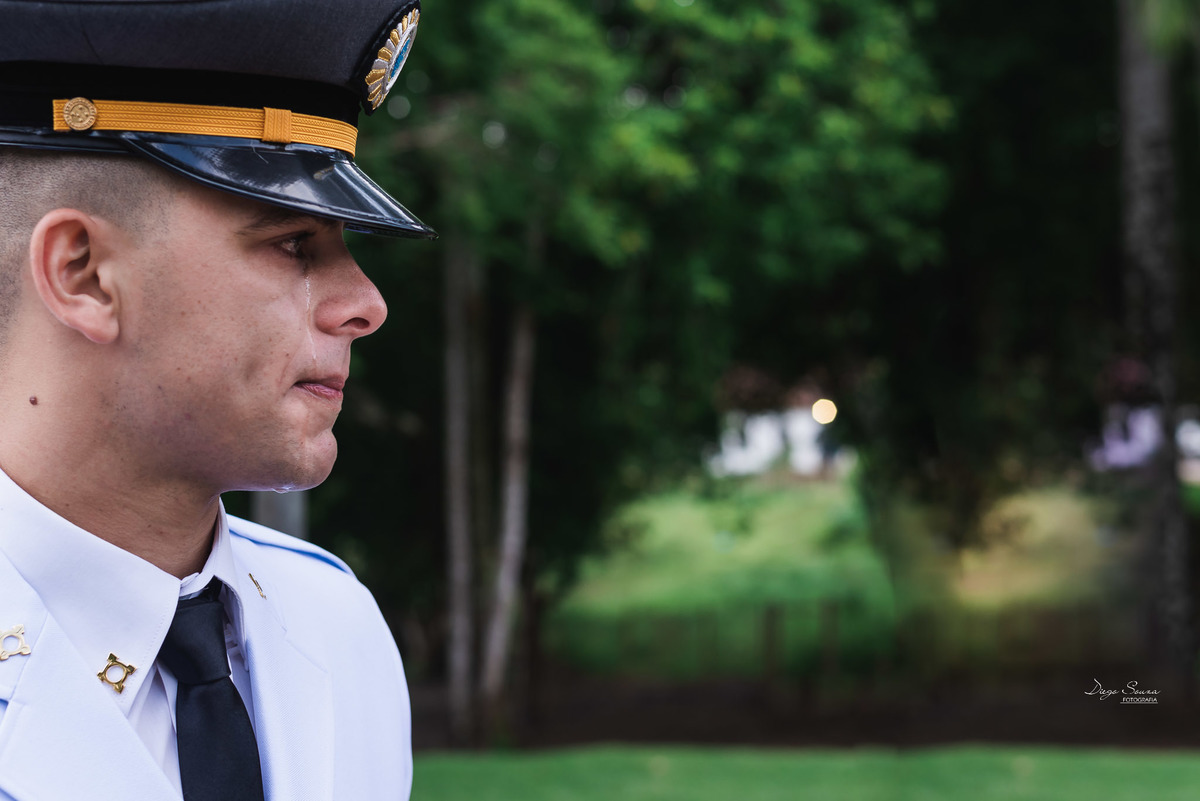 noivo emocionado casamento na fazenda campo alegre em valença, feito pelo fotografo de casamento diego souza