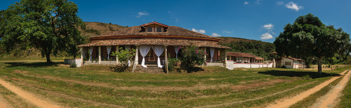 mini casamento no campo realizado na fazenda em conservatória, valença-rj. o fotógrafo de casamento Diego Souza Fotografia fez retratos da noiva, do vestido, making of do noivo e um belo ensaio fotográfico com casal