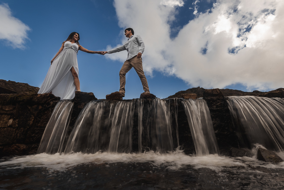 ensaio pré casamento thalita e André na queda d'água do parque nacional de Itatiaia-RJ, fotos feitas pelo fotógrafo de Casamento Diego Souza Fotografia