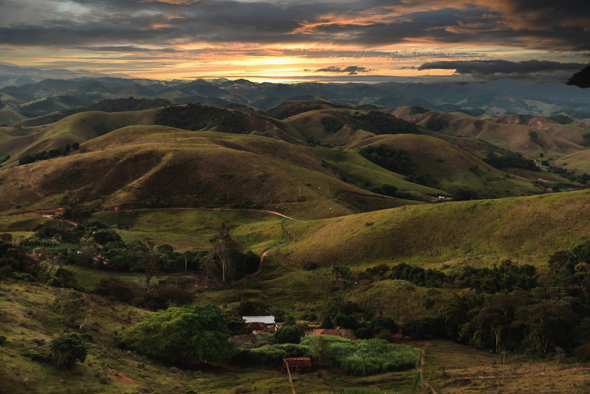 ensaio fotográfico da Janaina e Marcelo. Fotos feitas no próprio sítio do Palmital em Coroas - Valença-RJ pelo fotógrafo de casamento Diego Souza Fotografia
