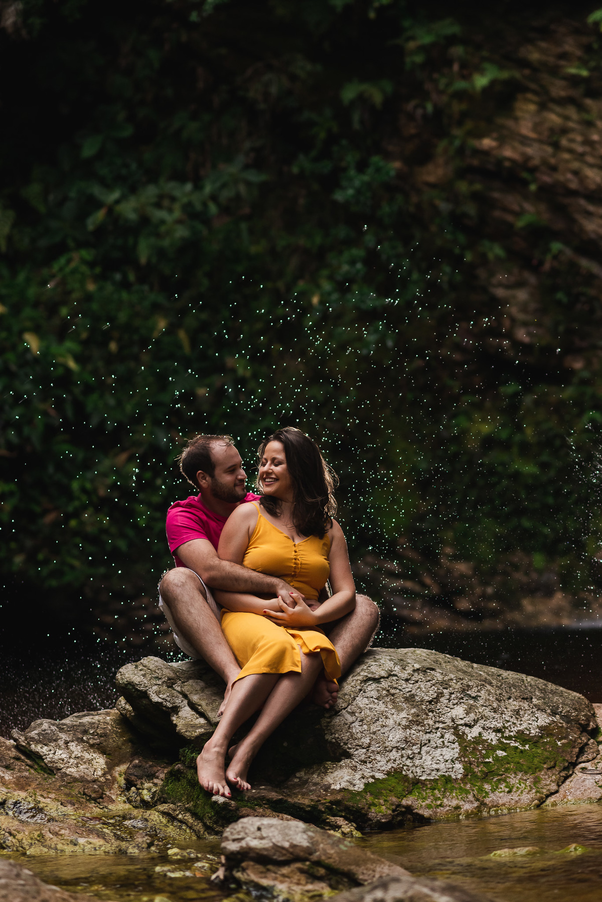 ensaio-pre-casamento-camila-e-lucas-cachoeira-vermelha-serra-do-funil-rio-preto-mg-fotografo-diego-souza-fotografia