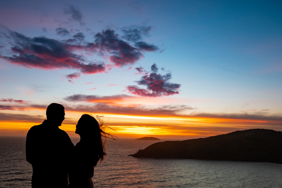 ensaio pré casamento na praia em Búzios-RJ - nascer do sol