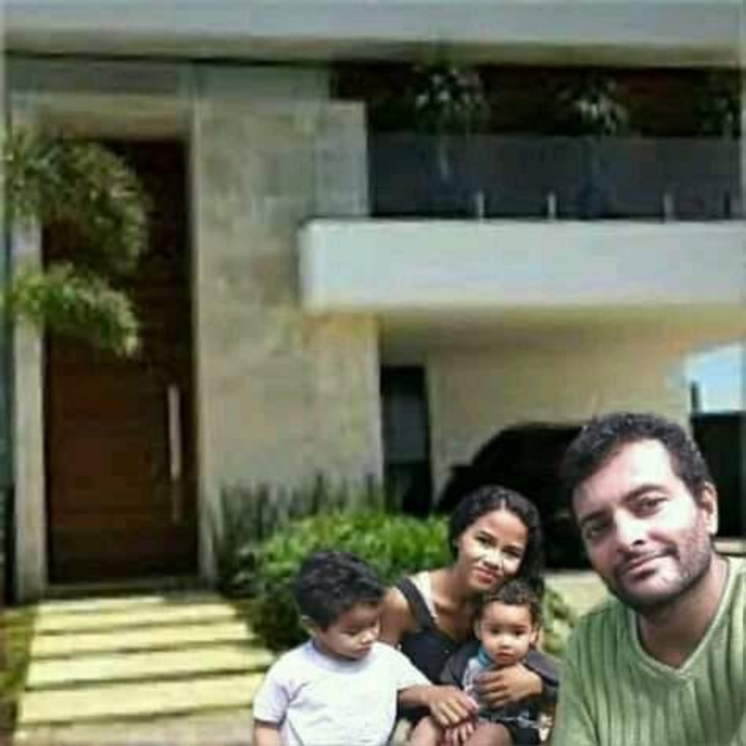 Rafael UNGIDO e Família em sua residência em SP 