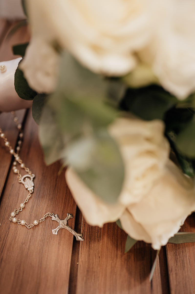 bouque-de-noiva-com-rosas-brancas