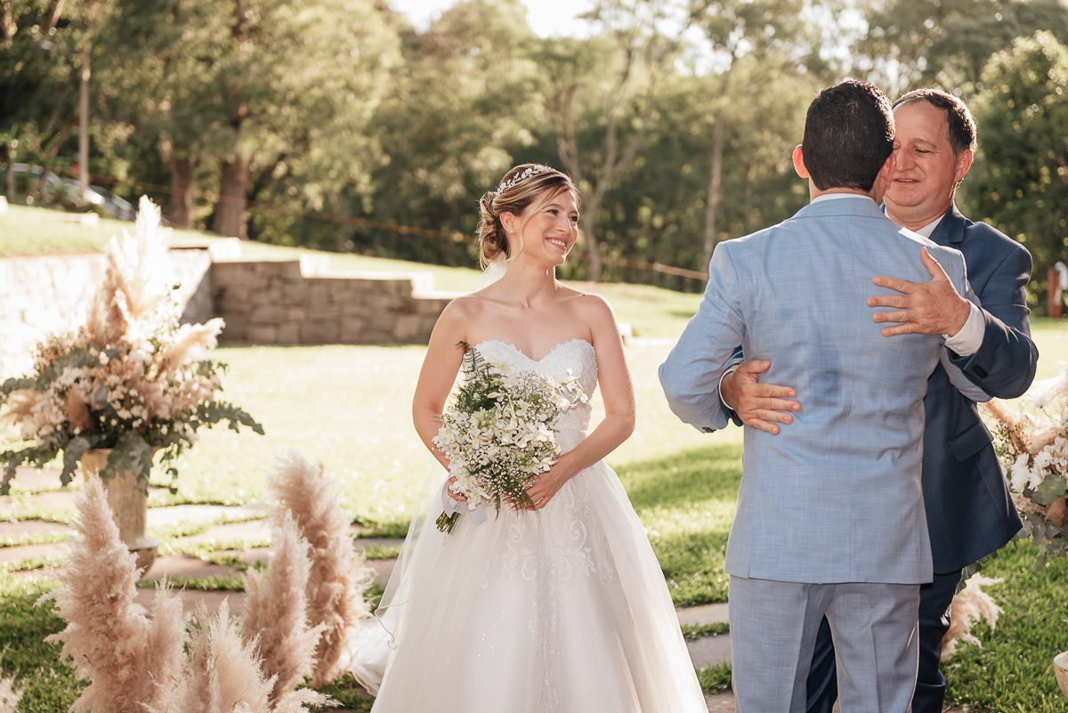 casamento-no-campo-ao-ar-livre-entrada-da-noiva-bento-goncalves