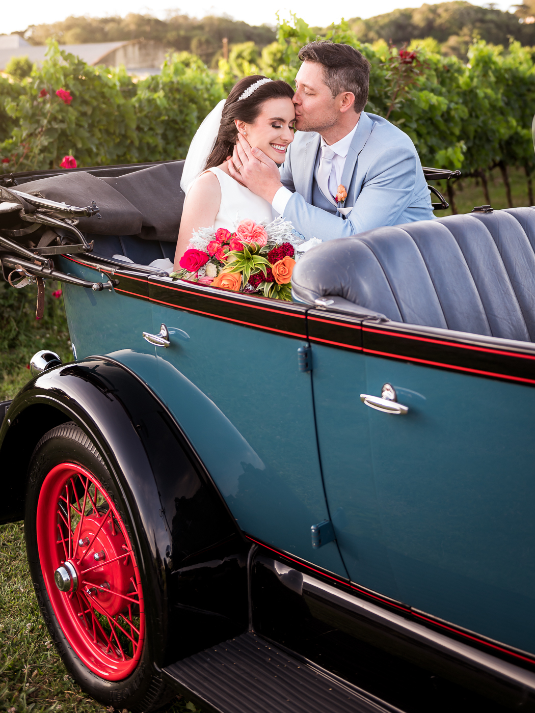 carros-antigos-franzoi-chegada-da-noiva-cerimonia-de-casamento-vinicola-lovara