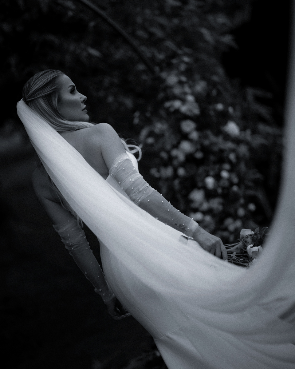 fotografo-de-casamento-na-serra-gaucha-noiva-ana-e-leandro-vestido-elegante