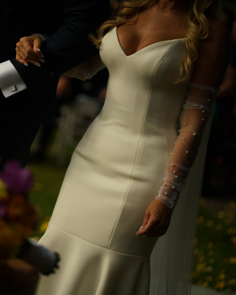 mom-gastronomia-detalhes-vestido-ana-e-leandro-casamento-flores-da-cunha