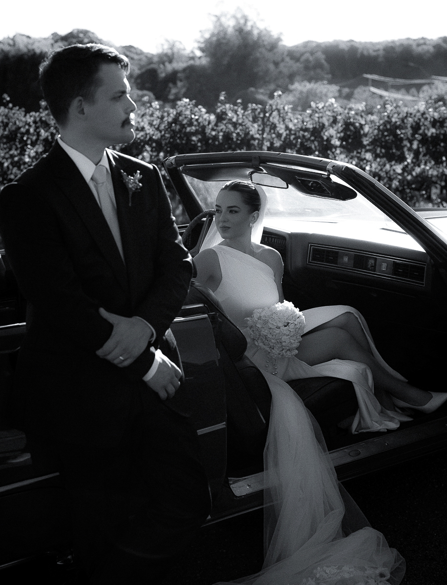 aluguel-de-carro-para casamento-fotos-casal-carro-antigo-bento-goncalves-quevedo-maria-luiza