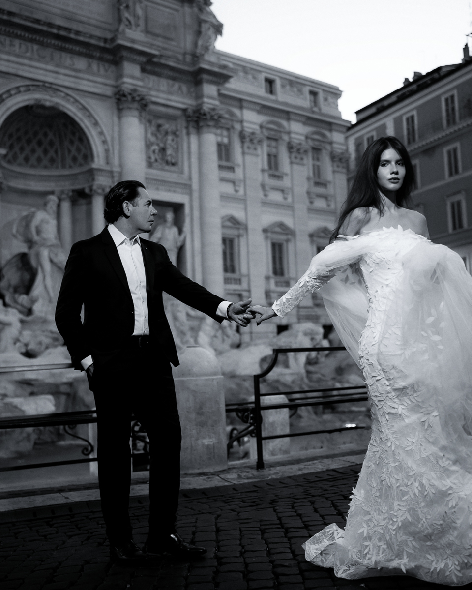 fotografo-brasileiro-na-italia-pre-wedding-na-fontana-di-trevi-estilista-lucas-anderi-heloisa-e-helio